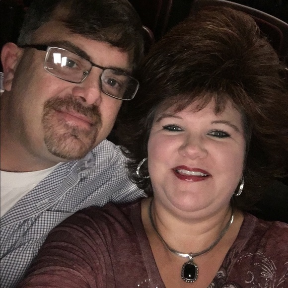 Meet your Posher, Stephanie - Picture 2 of 5